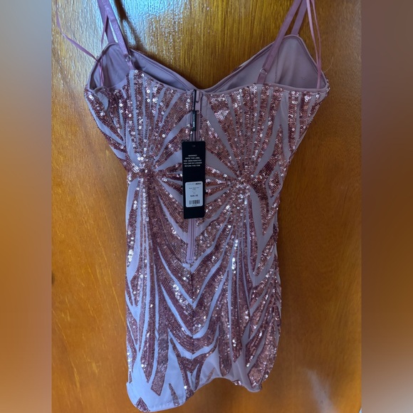 Fashion nova dress - Picture 3 of 3